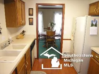 2210 Willow Bnd, Temperance, MI 48182 photo 5