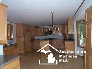 2268 Stirrup, Temperance, MI 48182 photo 5