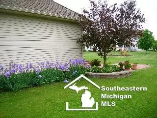 2803 E Country, Monroe, MI 48162 photo 2