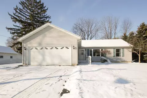 111 Elk, Marshall, MI 49068 photo 2