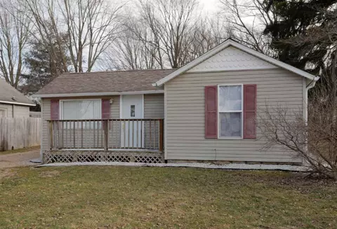 1040 S Constantine, Three Rivers, MI 49093 photo 2
