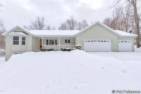 951 Grindle, Lowell, MI 49331 photo 1
