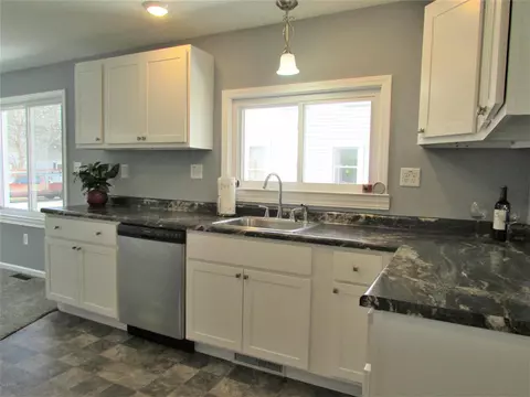 33 E Clark, Coldwater, MI 49036 photo 2