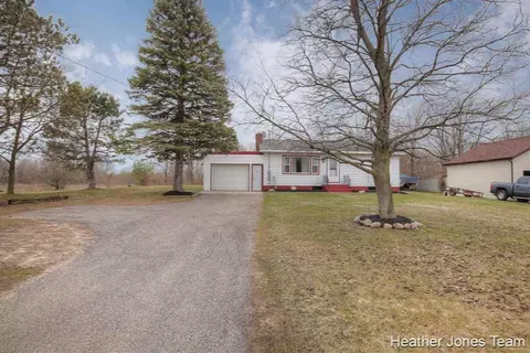820 E State, Belding, MI 48809 photo 4