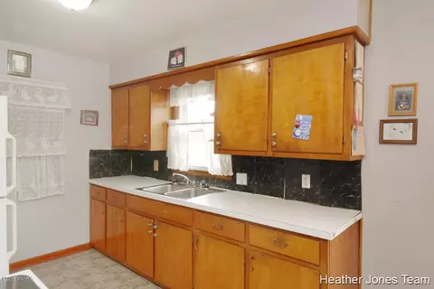 820 E State, Belding, MI 48809 photo 11