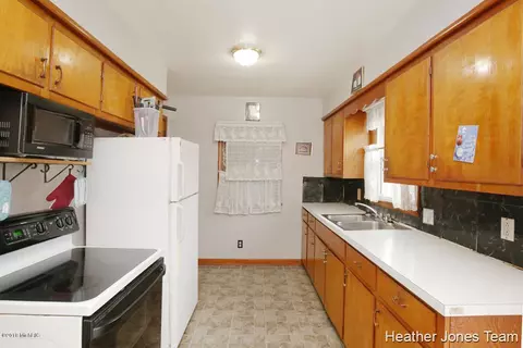820 E State, Belding, MI 48809 photo 9