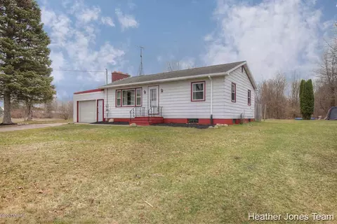 820 E State, Belding, MI 48809 photo 3