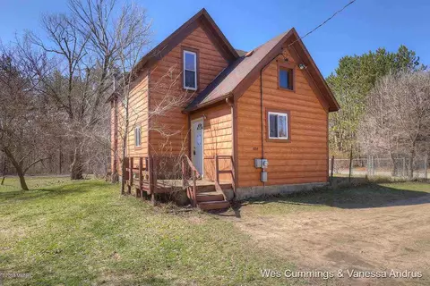 808 Riverside, Belding, MI 48809 photo 1