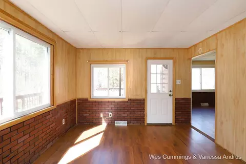 808 Riverside, Belding, MI 48809 photo 3