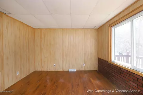 808 Riverside, Belding, MI 48809 photo 5