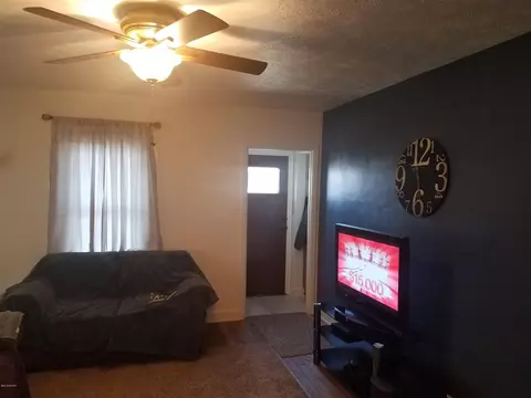 815 Maple, Three Rivers, MI 49093 photo 4