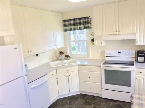 2624 Thayer, Saint Joseph, MI 49085 photo 4