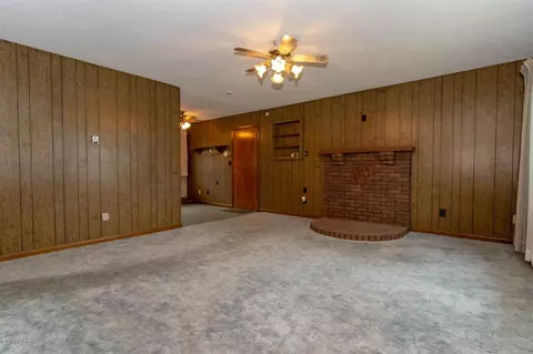 2262 E Glendora, Buchanan, MI 49107 photo 2