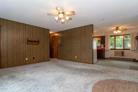 2262 E Glendora, Buchanan, MI 49107 photo 3