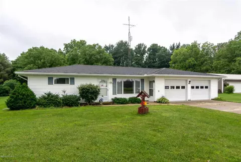 2262 E Glendora, Buchanan, MI 49107 photo 1