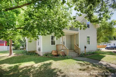722 Pearl, Belding, MI 48809 photo 2