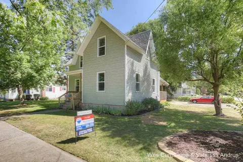 722 Pearl, Belding, MI 48809 photo 3