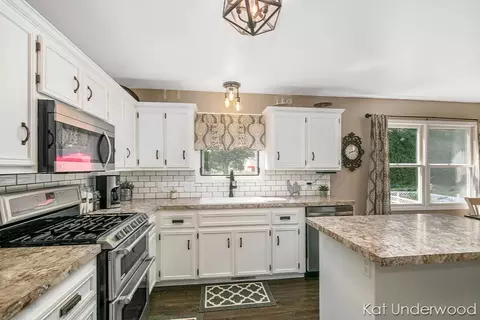 8763 Shadowbrook, Jenison, MI 49428 photo 7