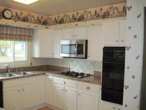 606 E Riv, Whitehall, MI 49461 photo 5