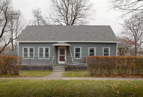 602 Walnut, Three Rivers, MI 49093 photo 2