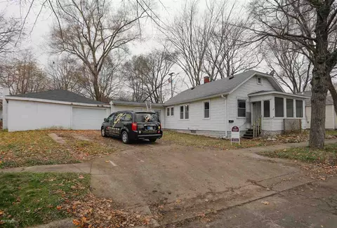 713 Spring, Three Rivers, MI 49093 photo 2