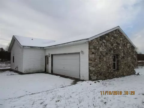588 E 1 Mile, White Cloud, MI 49349 photo 2