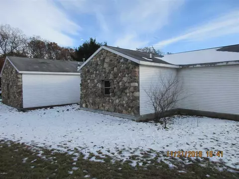 588 E 1 Mile, White Cloud, MI 49349 photo 1