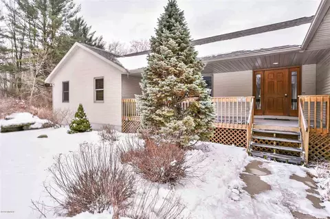 1302 Warner, Whitehall, MI 49461 photo 5