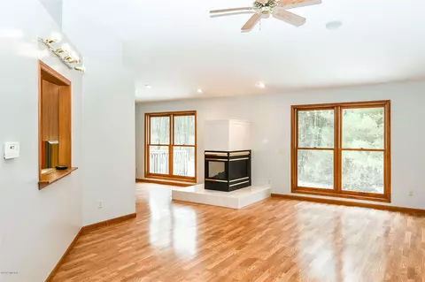 1302 Warner, Whitehall, MI 49461 photo 9