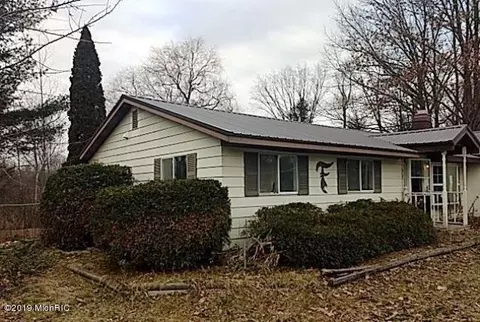 1524 Beach, Crystal, MI 48818 photo 2