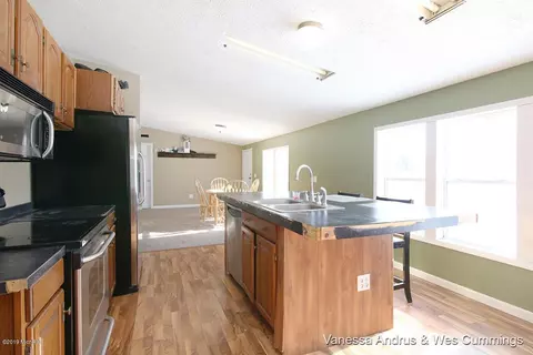 614 Crooks, Belding, MI 48809 photo 5