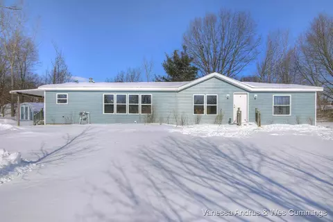 614 Crooks, Belding, MI 48809 photo 1
