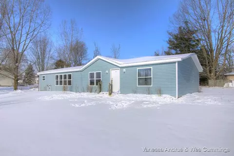 614 Crooks, Belding, MI 48809 photo 2