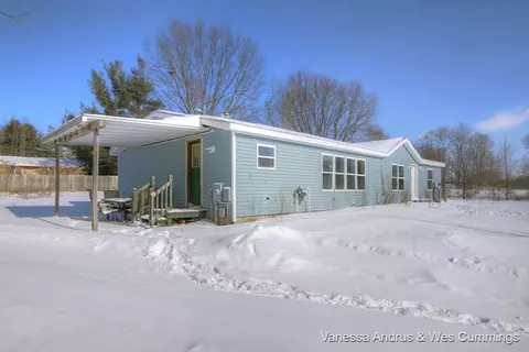614 Crooks, Belding, MI 48809 photo 3