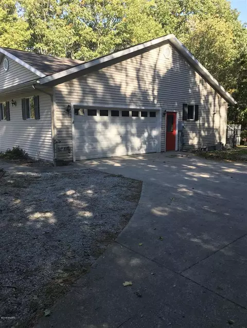723 Warner, Whitehall, MI 49461 photo 39