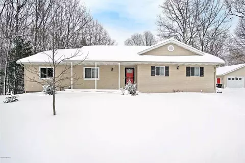 723 Warner, Whitehall, MI 49461 photo 1