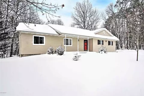 723 Warner, Whitehall, MI 49461 photo 3