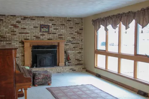 728 Whipple, Bronson, MI 49028 photo 3