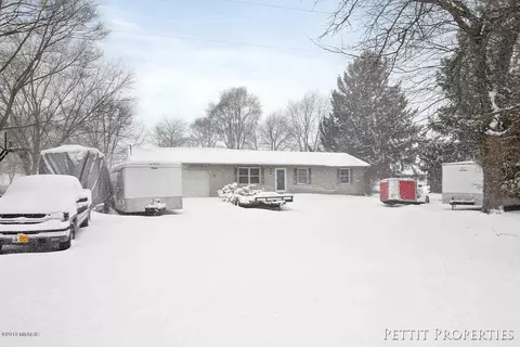 266 13th, Plainwell, MI 49080 photo 2