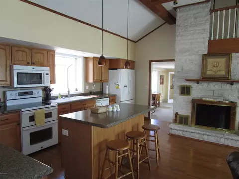 463 Warren, Coldwater, MI 49036 photo 2