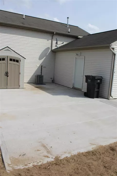 218 Pine Mdw, Belding, MI 48809 photo 7