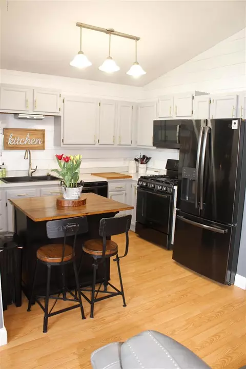218 Pine Mdw, Belding, MI 48809 photo 10