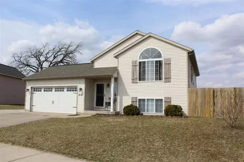 218 Pine Mdw, Belding, MI 48809 photo 1