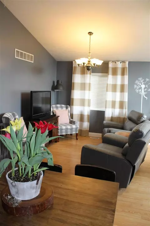 218 Pine Mdw, Belding, MI 48809 photo 17