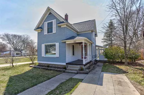 302 E Riv, Spring Lake, MI 49456 photo 2