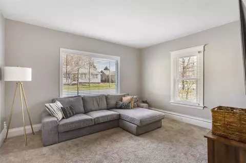 302 E Riv, Spring Lake, MI 49456 photo 6