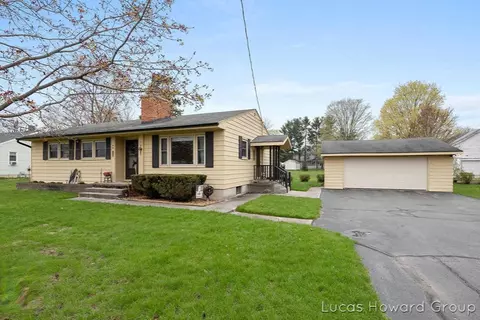707 Foreman, Lowell, MI 49331 photo 2