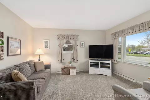707 Foreman, Lowell, MI 49331 photo 3