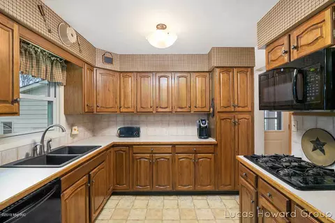 707 Foreman, Lowell, MI 49331 photo 6