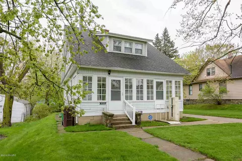 424 N 23rd, Springfield, MI 49037 photo 3